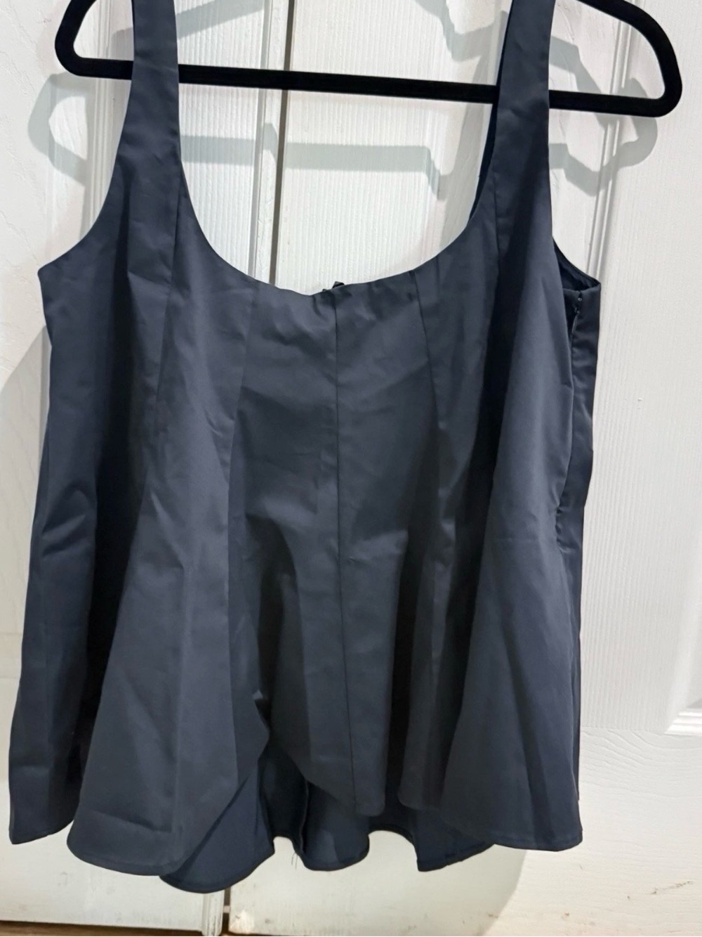 Club Monaco Women Tops Size Large NWT Navy Flare Bottom Zip On The Side